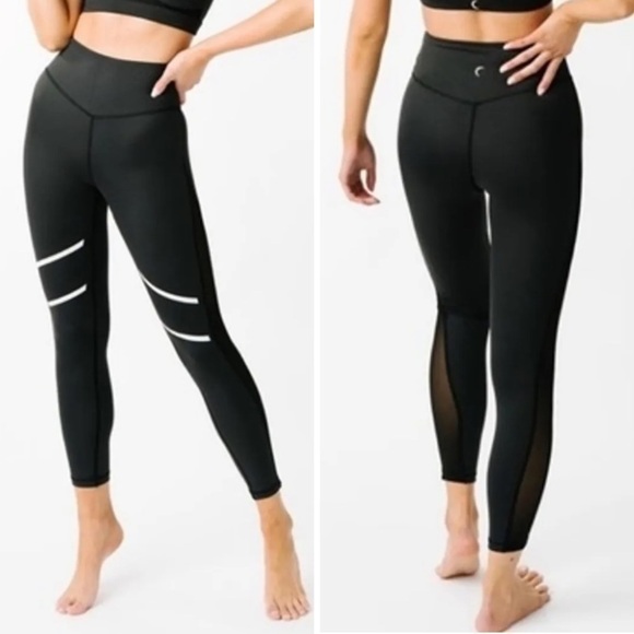 ZYIA Pants - Zyia Active Black mesh Reflective Light and Tight Hi-Rise 7/8 leggings size 6-8